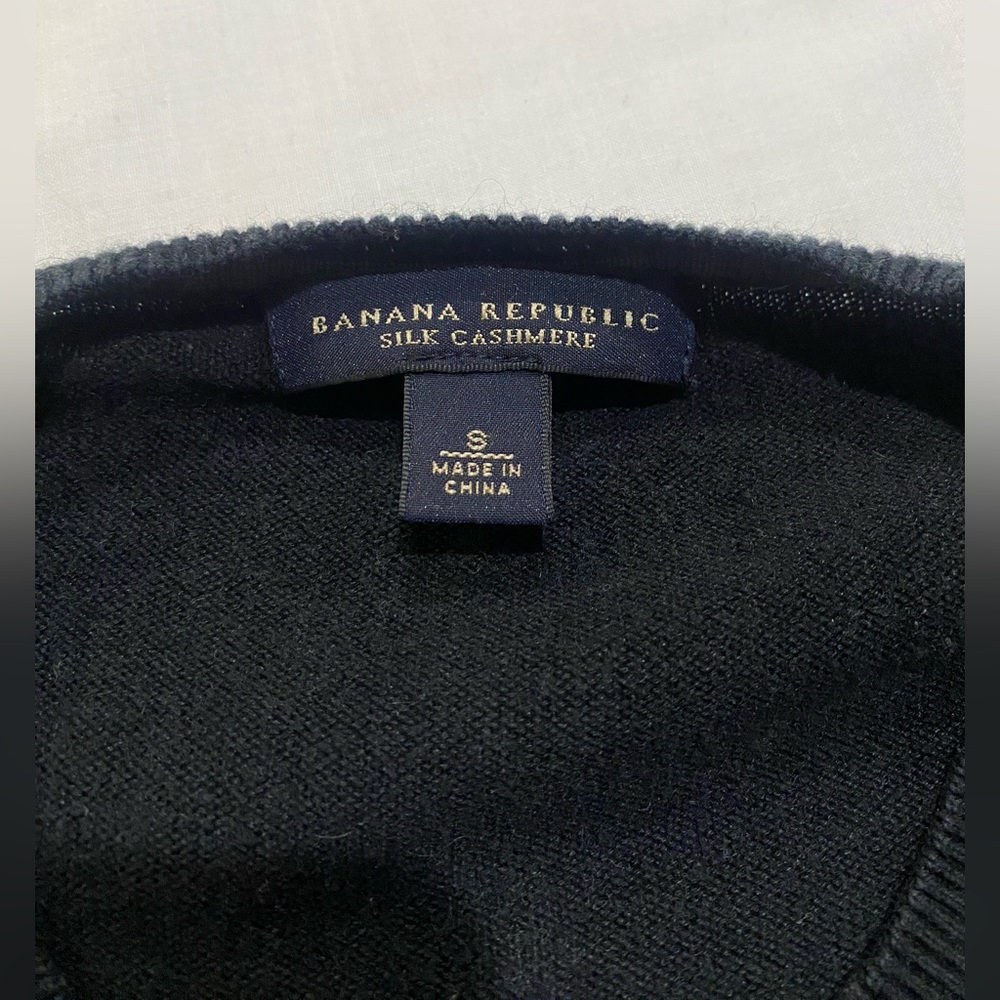 BANANA REPUBLIC MENS SILK CASHMERE BLACK V NECK LIGHT SWEATER
